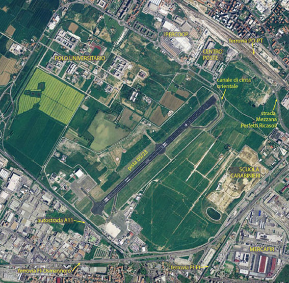 Veduta aerea dell’aeroporto di Firenze con evidenziate le principali infrastrutture presenti nel suo intorno.